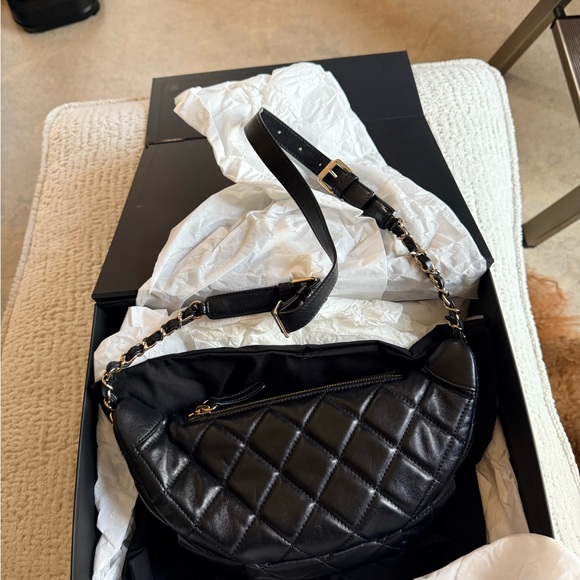 CHANEL Black Quilted Crossbody Bag - Picture 2 of 3